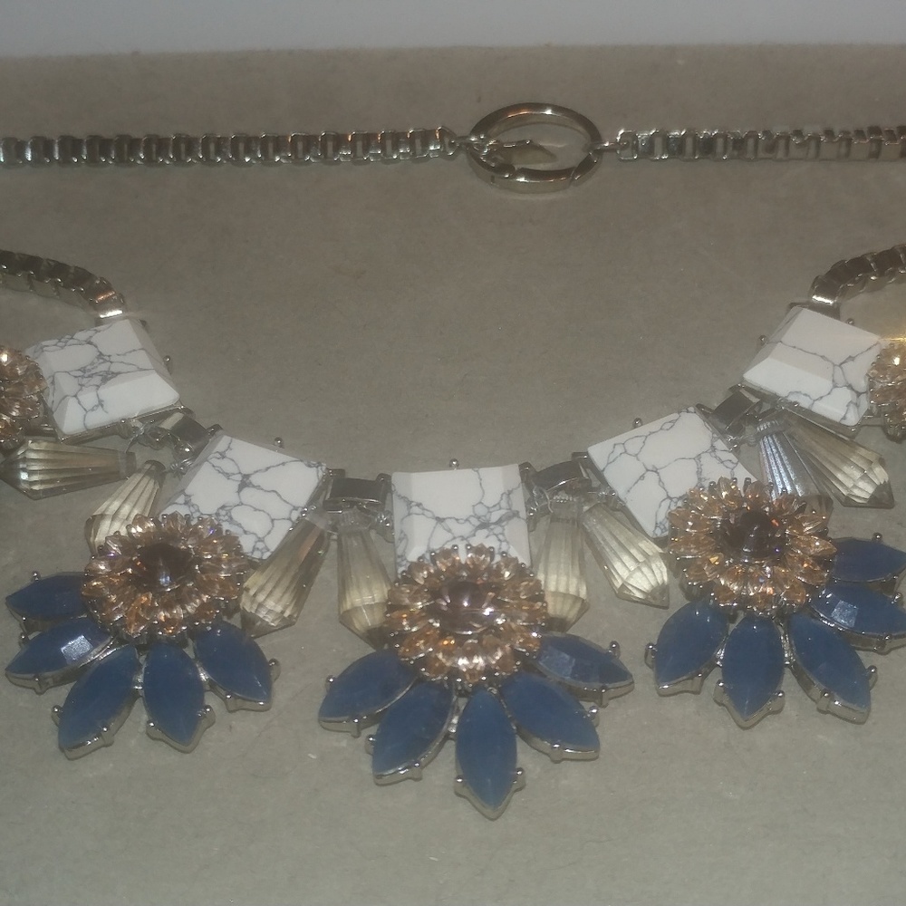 Statement necklace - Picture 6 of 7